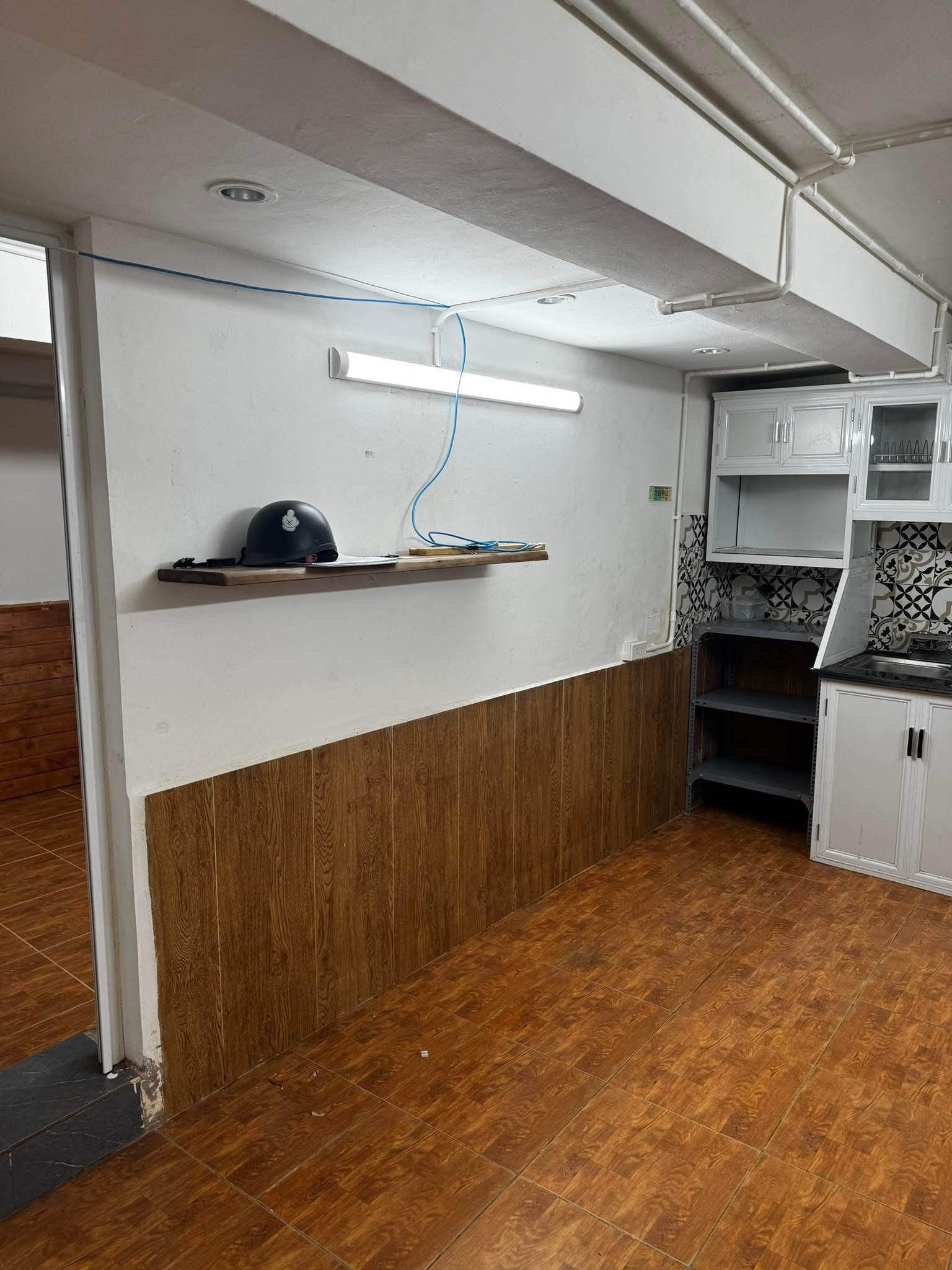Cho thuê căn hộ Tập thể tầng 1 Đường Thành, 50m2, 1 ngủ, 7.2 Triệu - Ảnh 2